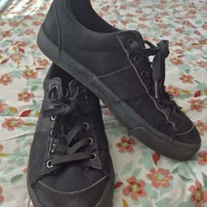 Source Unknown Black Canvas Sneakers
